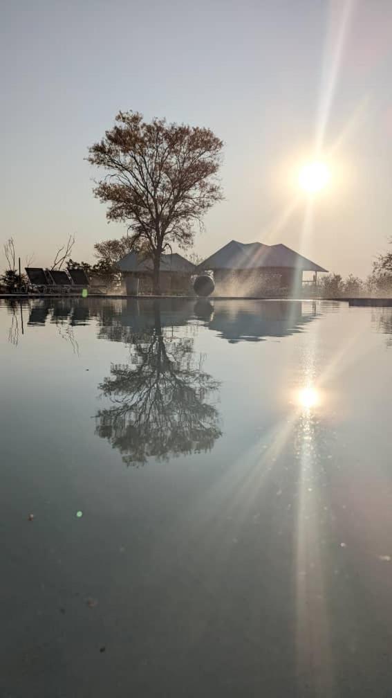 Xhabe Safari Lodge Chobe Muchenje 外观 照片